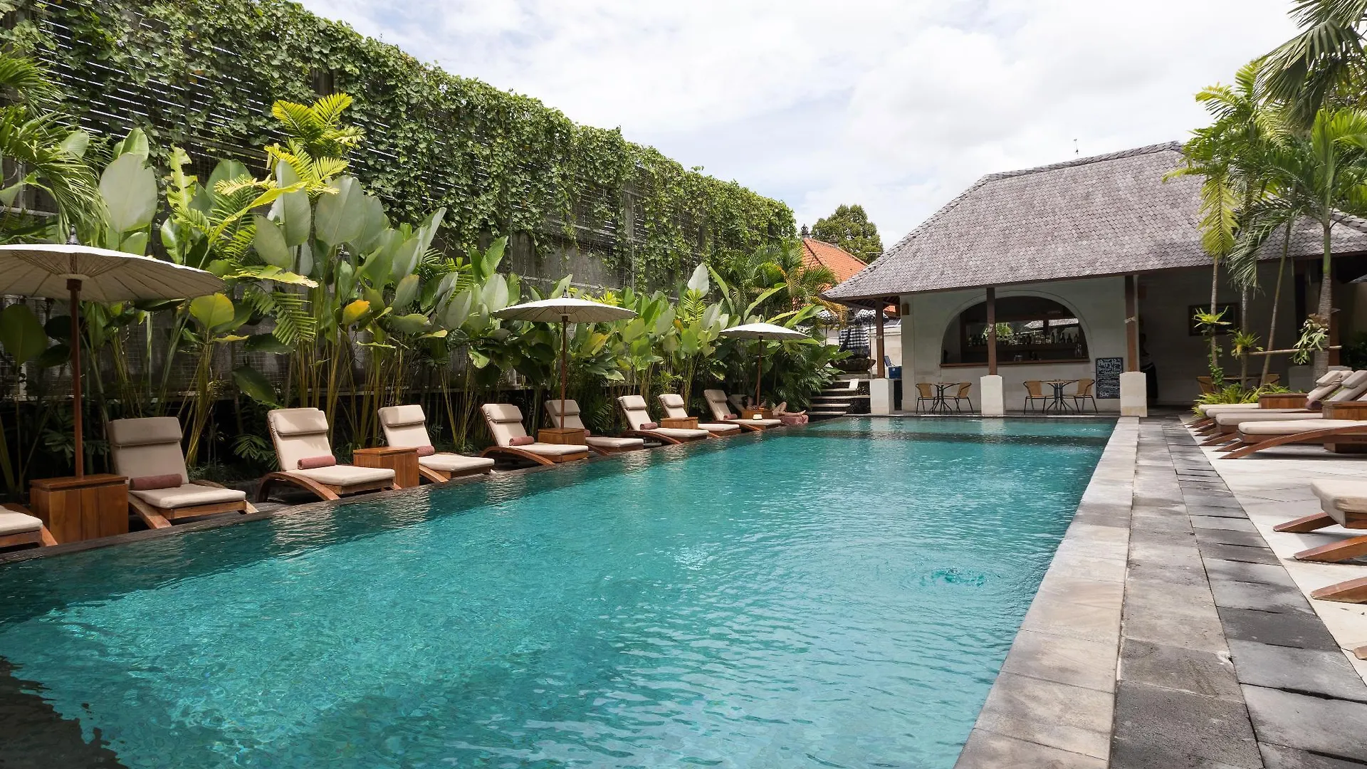 Ubud Village Hotel 4*,
