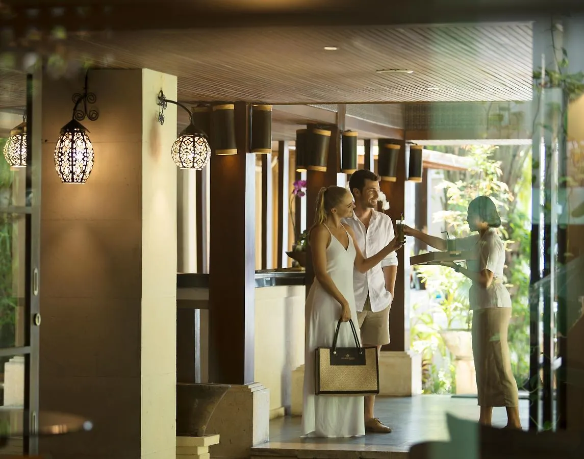 Ubud Village Hotel 4*,